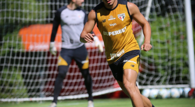 Lateral revelado em Cotia entrou no segundo tempo do empate por 2 a 2 e começa nova etapa da car...
