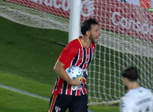 Rafinha demonstra otimismo por renovação de Calleri, mas valores ainda separam São Paulo e ata...