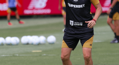 fim, os jogadores realizaram uma atividade de ataque contra defesa, com simulações de situaçõ...