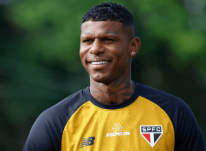 Ele ainda complementou que deve retornar antes da Copa do Mundo e que por questões físicas aind...
