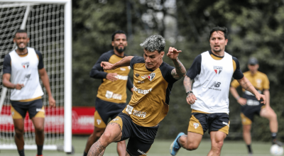 O atacante Artur participou do início da atividade normalmente após ficar fora dos dois último...